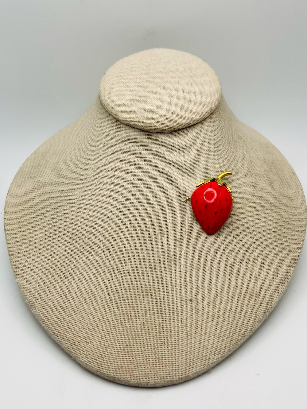 Cute Vintage Original by Robert 3D Enamel Strawberry Brooch Pin Collectible - Picture 2 of 16